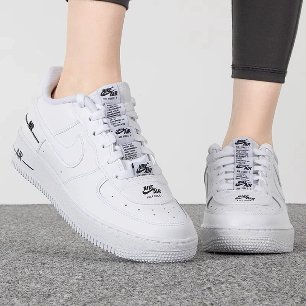 Nike Air Force 1 LV8 3