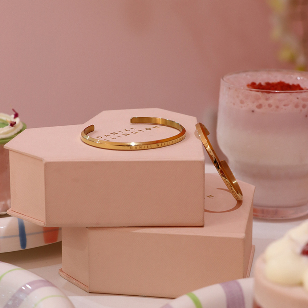 【 】 Daniel Wellington