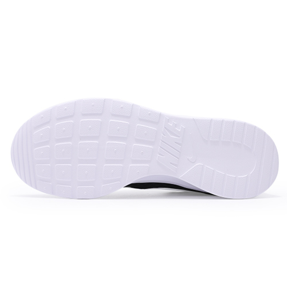 Nike Tanjun