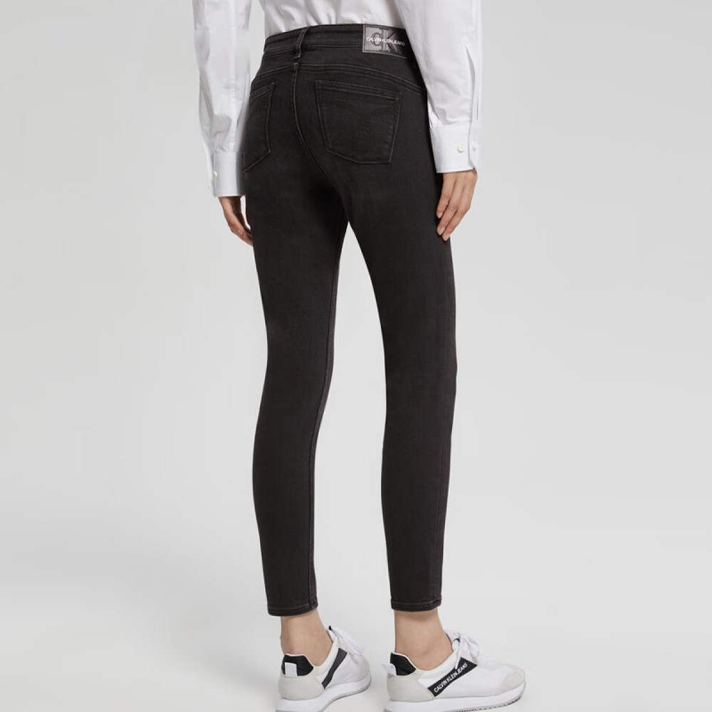 CALVIN KLEIN