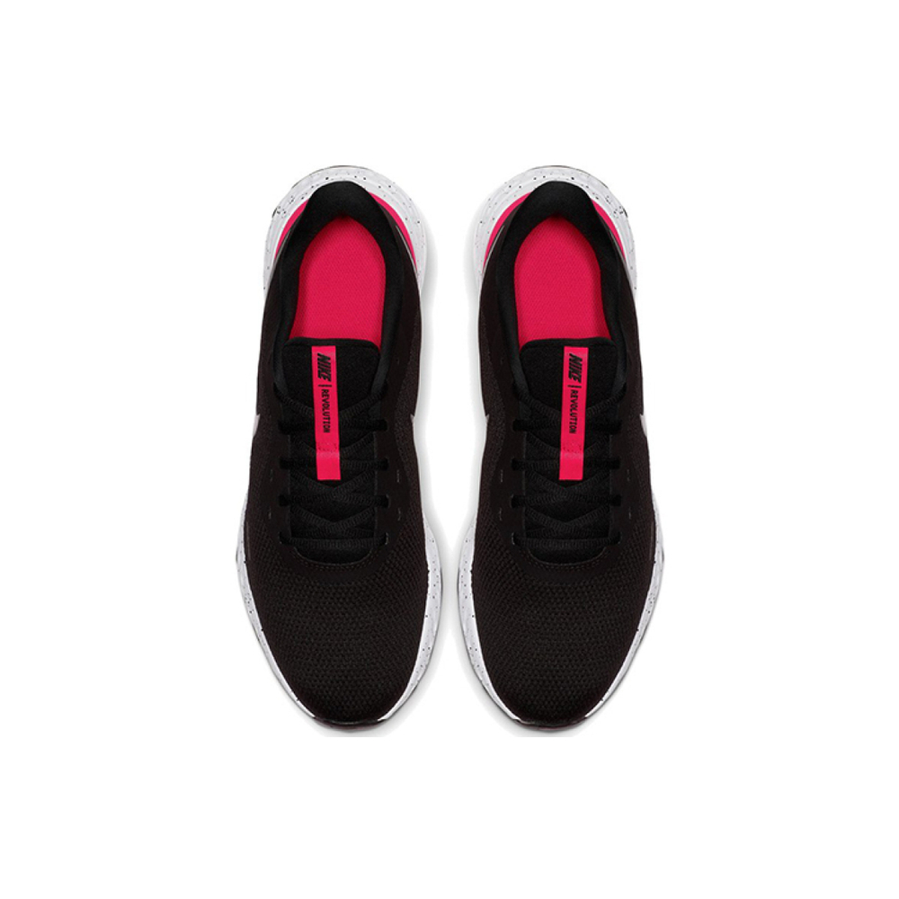 Nike REVOLUTION 5