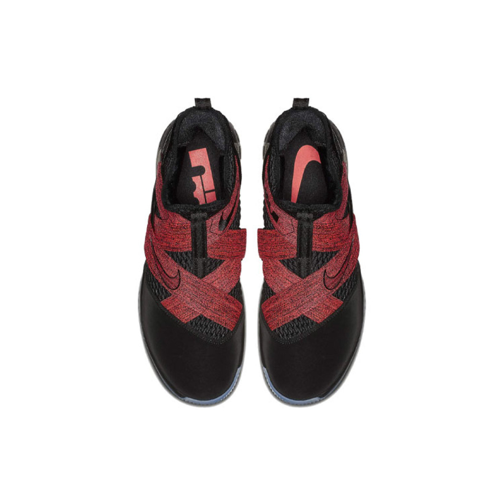 Nike zoom soldier 12