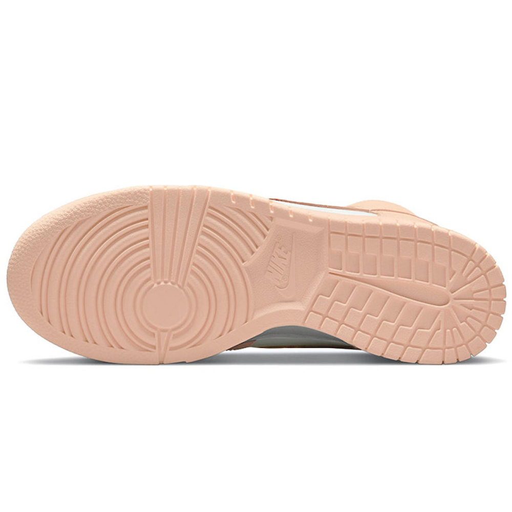 Nike Dunk "Crimson Tint"