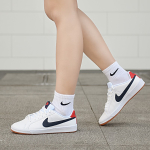 Nike Court Royale
