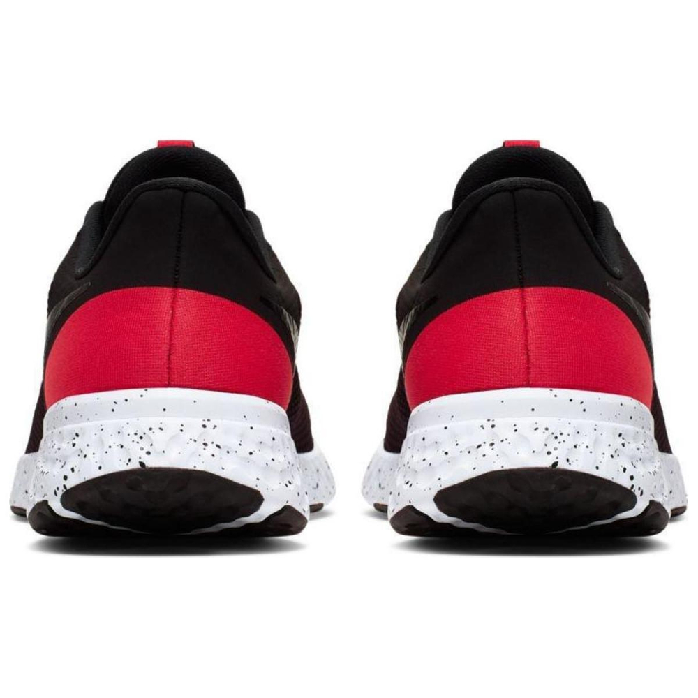 Nike REVOLUTION 5