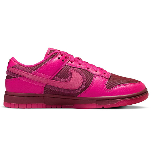 Nike Dunk "Valentine's Day"