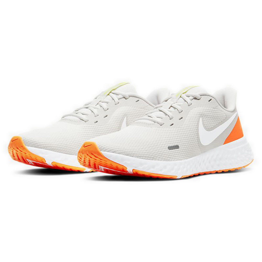 Nike REVOLUTION 5