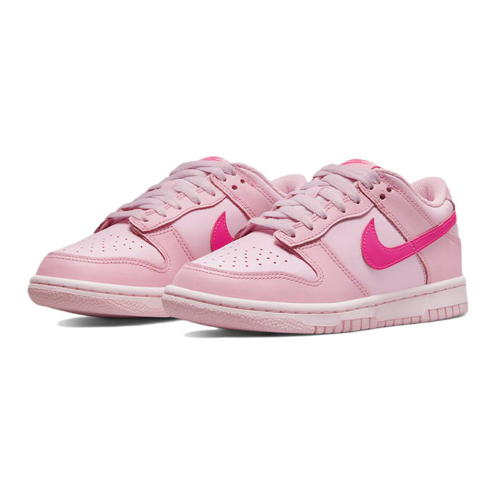 Nike Dunk Triple Pink