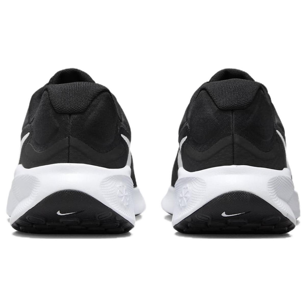 Nike REVOLUTION 7