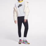 Nike Sportswear Essential Logo