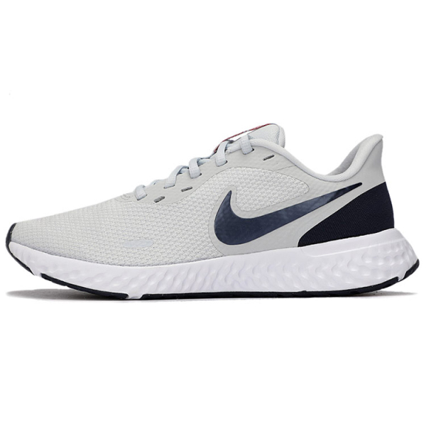 Nike REVOLUTION 5