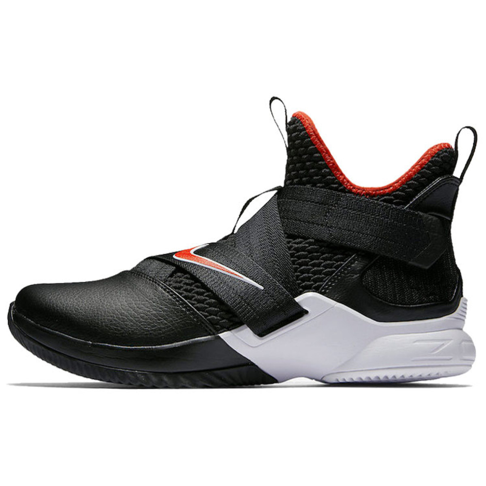 Nike zoom soldier 12