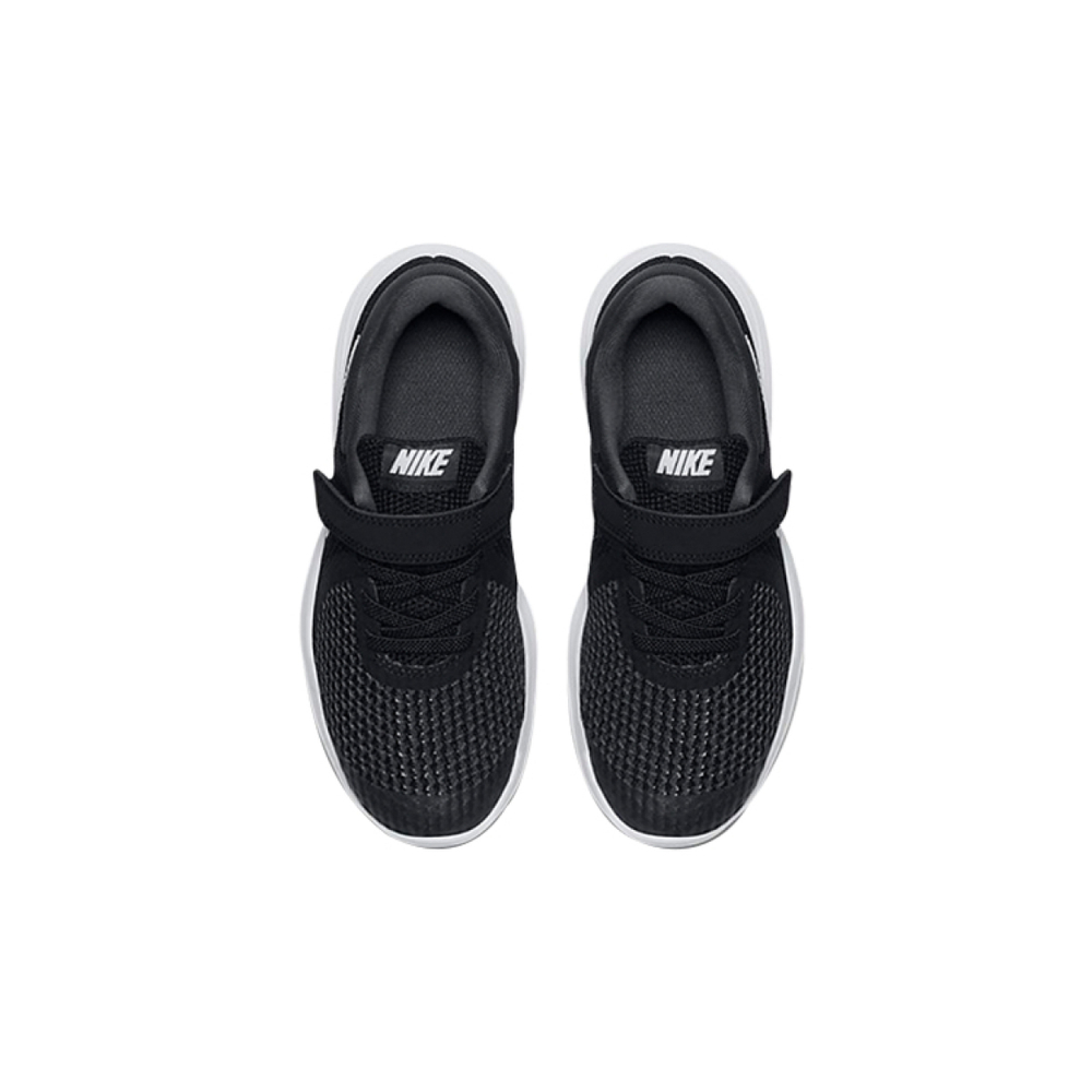 Nike REVOLUTION 4