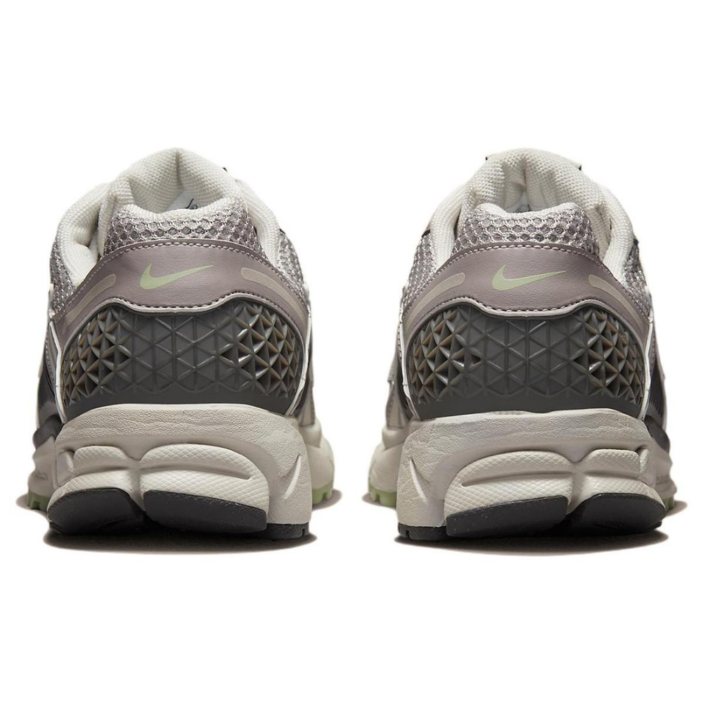Nike Air Zoom Vomero 5