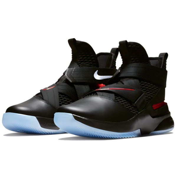 Nike zoom soldier 12