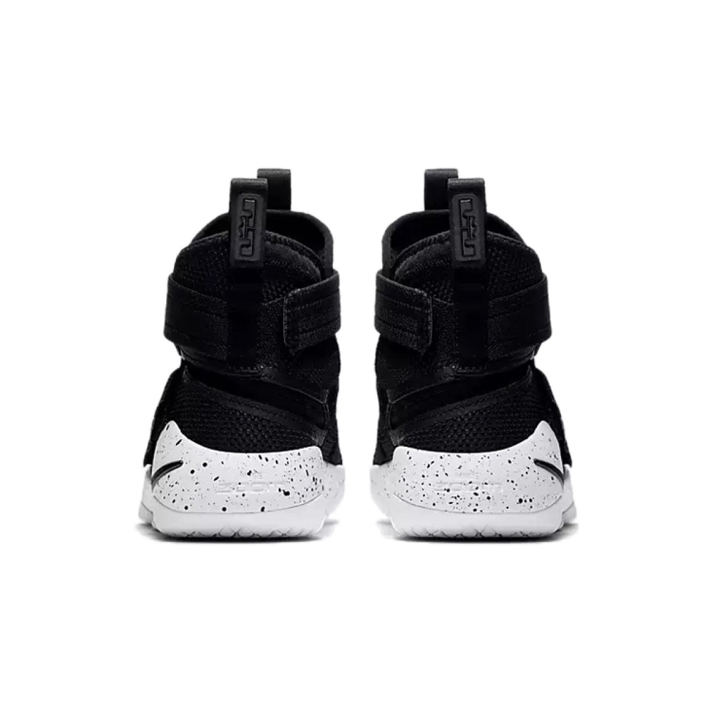 Nike zoom soldier 11