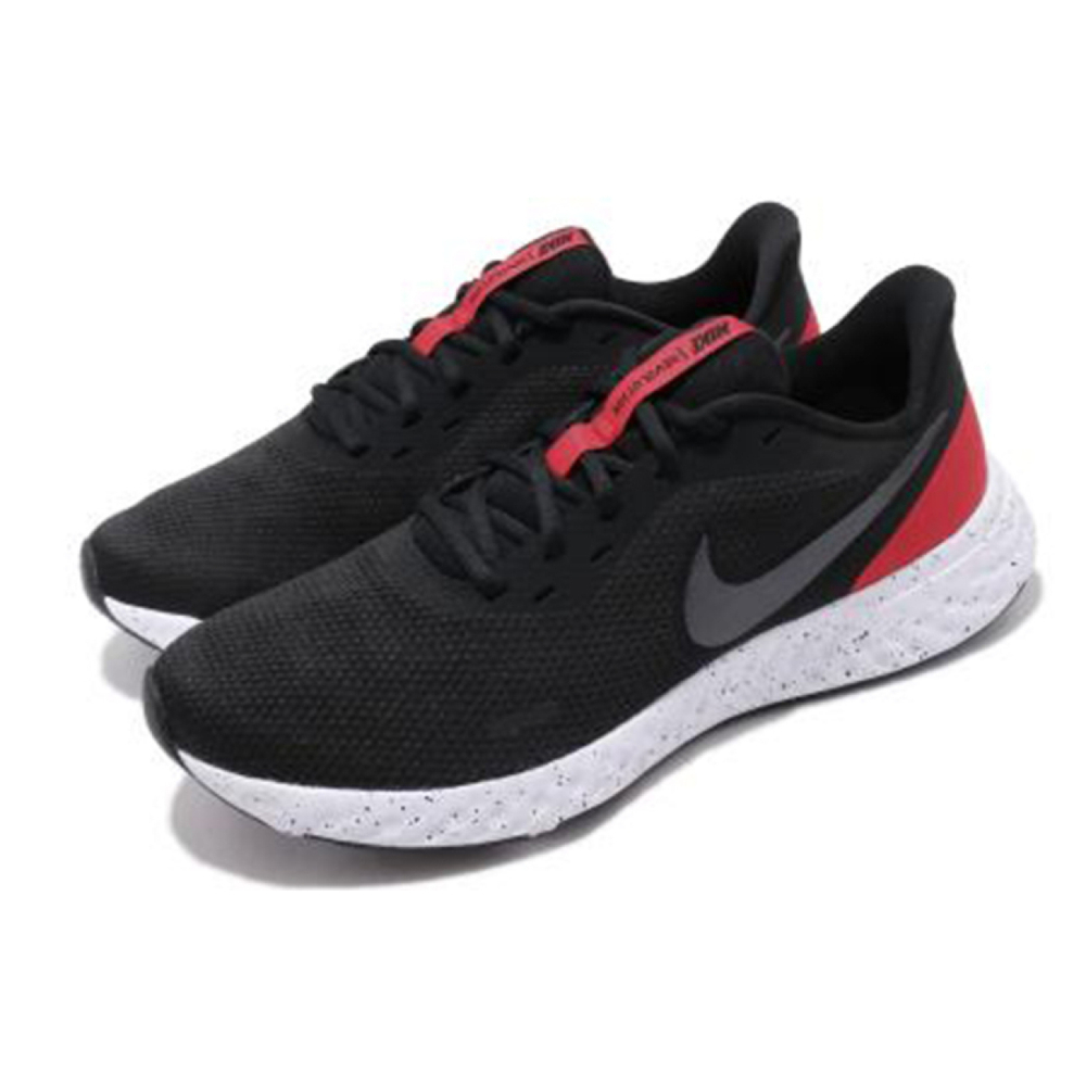 Nike REVOLUTION 5