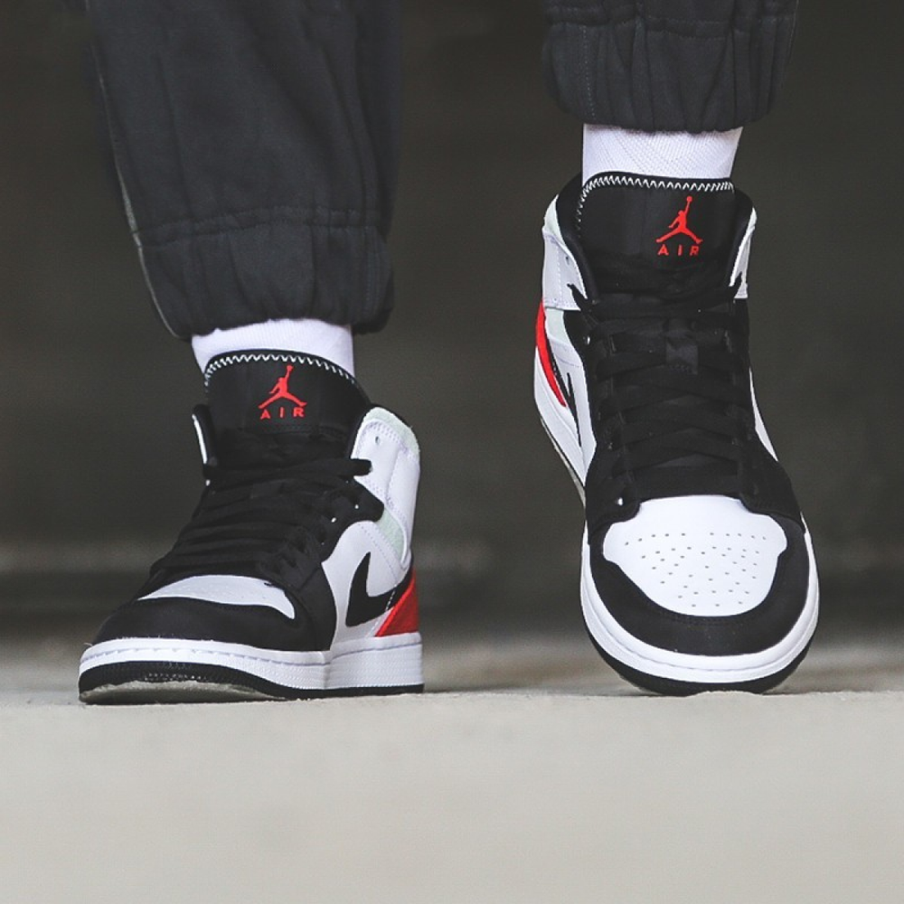 Jordan Air Jordan 1 Mid "Black Toe"