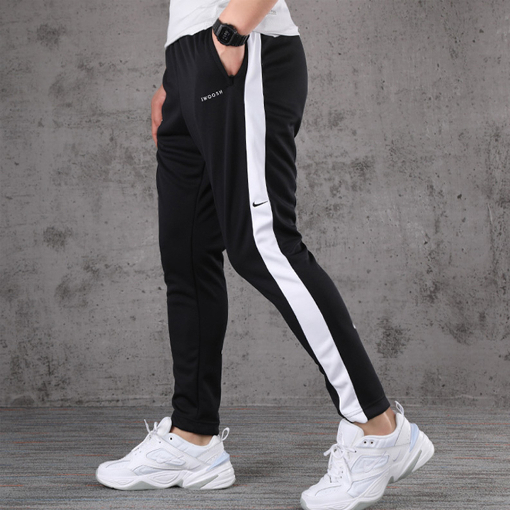 Nike Sportswear Swoosh