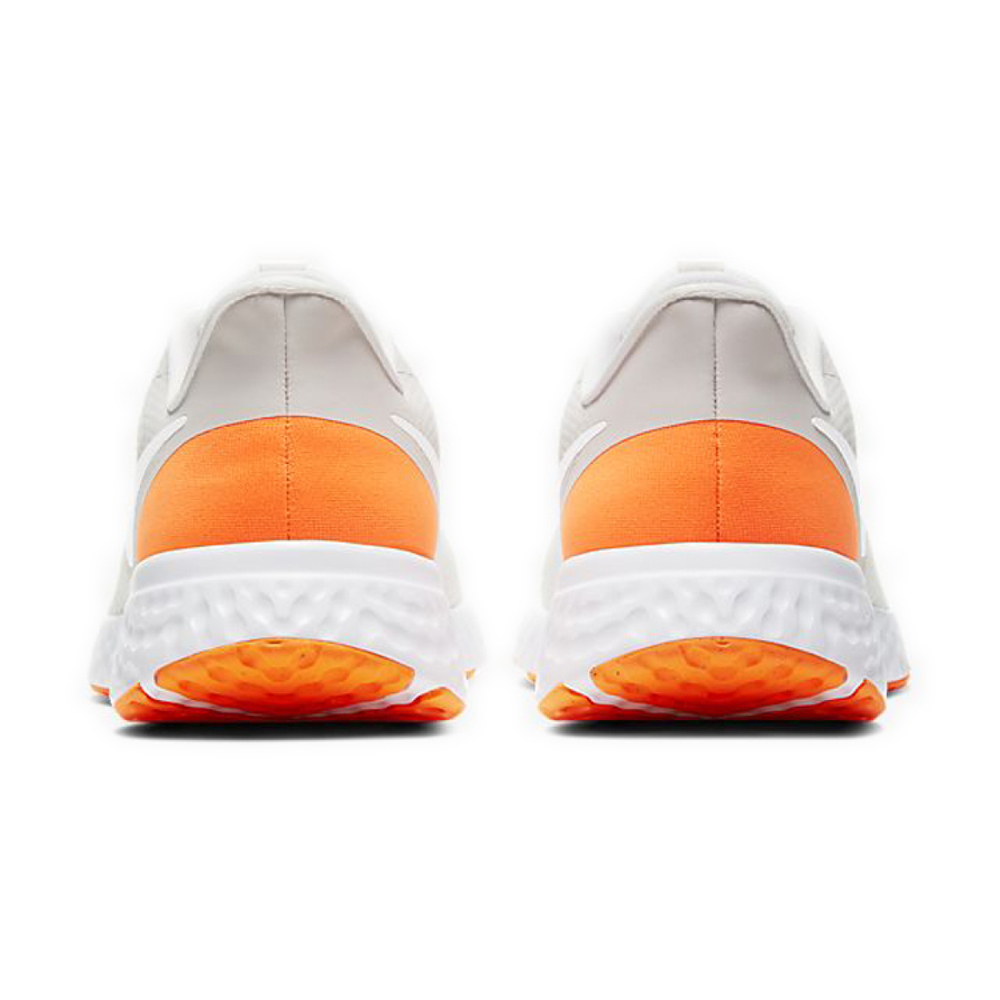 Nike REVOLUTION 5