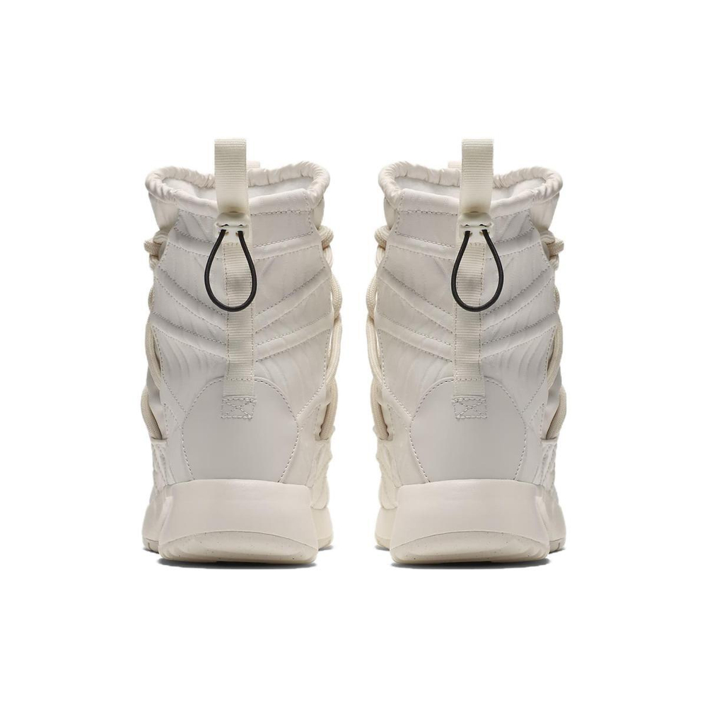 Nike Tanjun