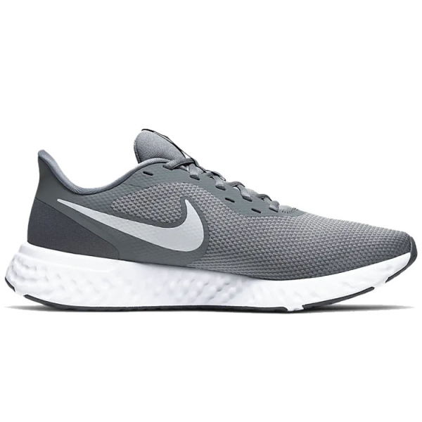 Nike REVOLUTION 5