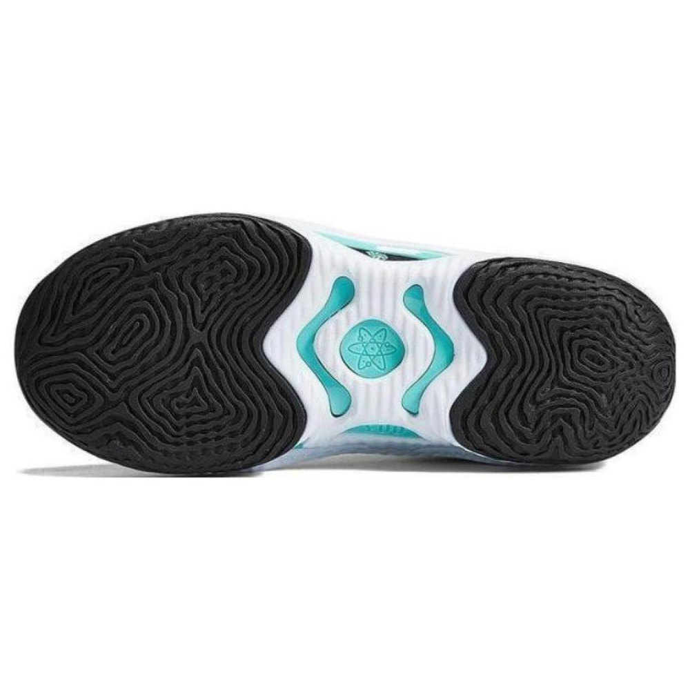 Nike Cosmic Unity 3