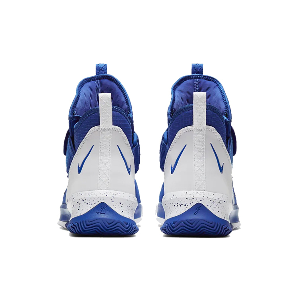 Nike zoom soldier 13