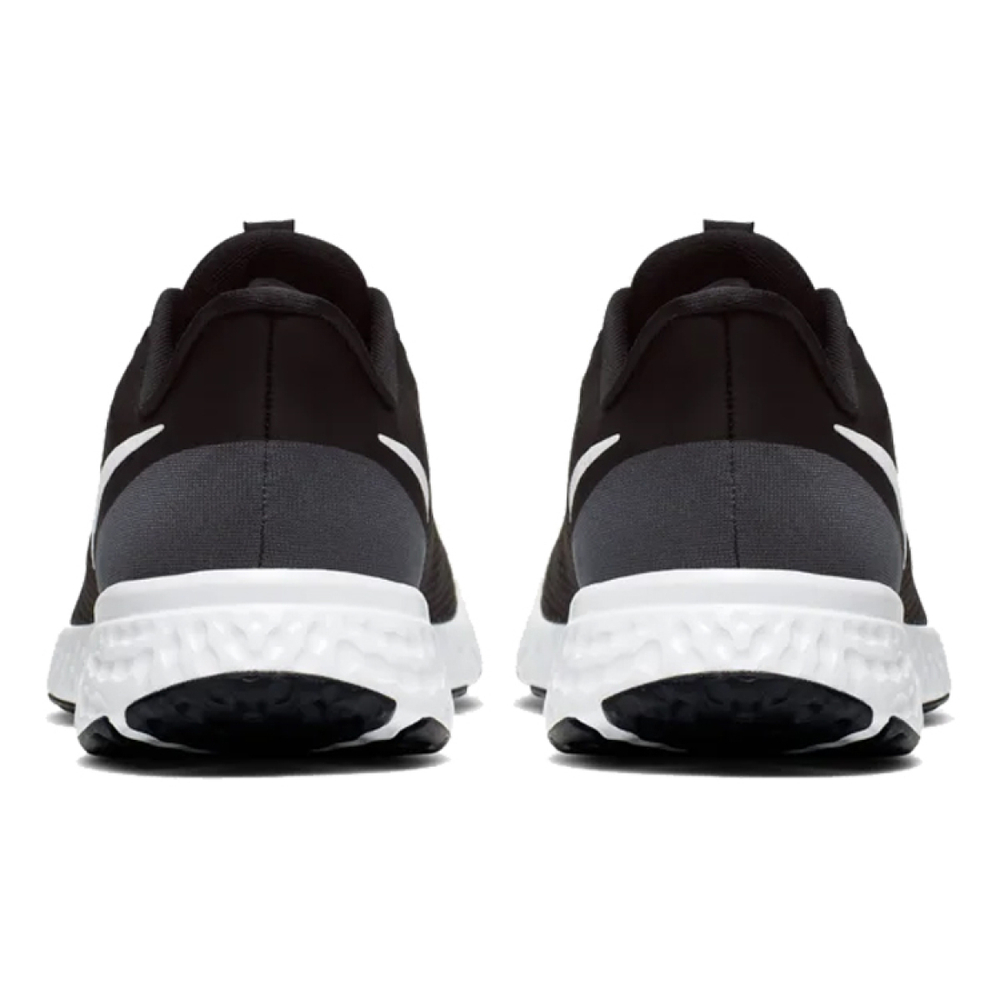 Nike REVOLUTION 5