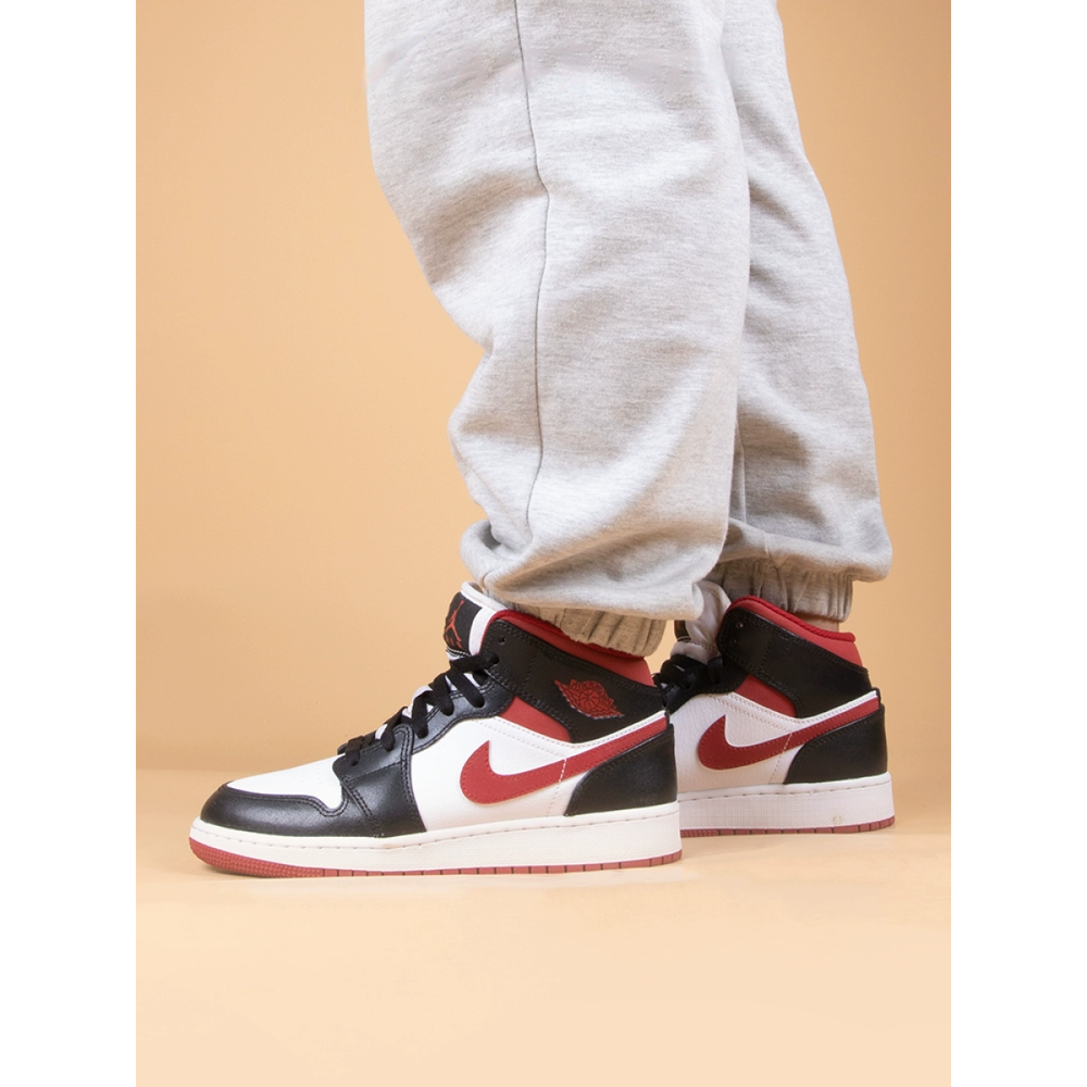 Jordan Air Jordan 1 Mid "Metallic Red"