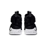 Nike zoom soldier 11
