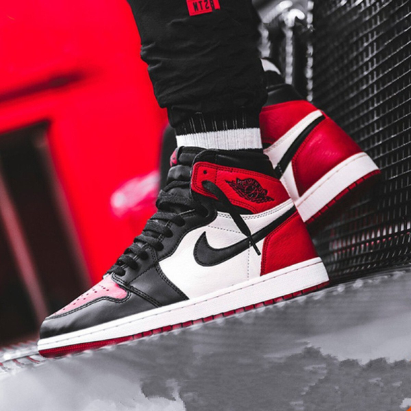Air Jordan 1 Retro High Bred Toe