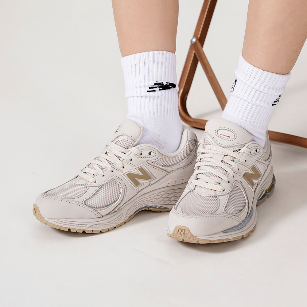 New Balance NB 2002R