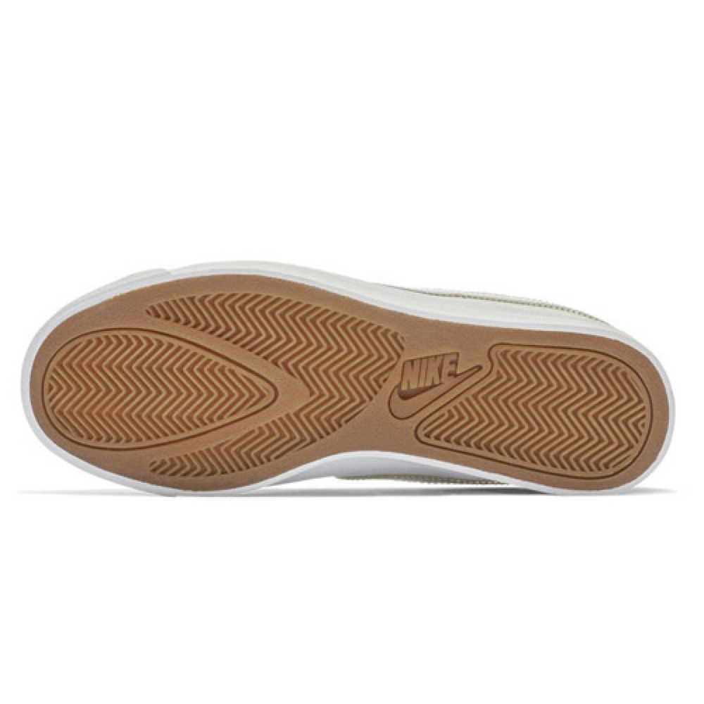 Nike Court Royale AC Logo