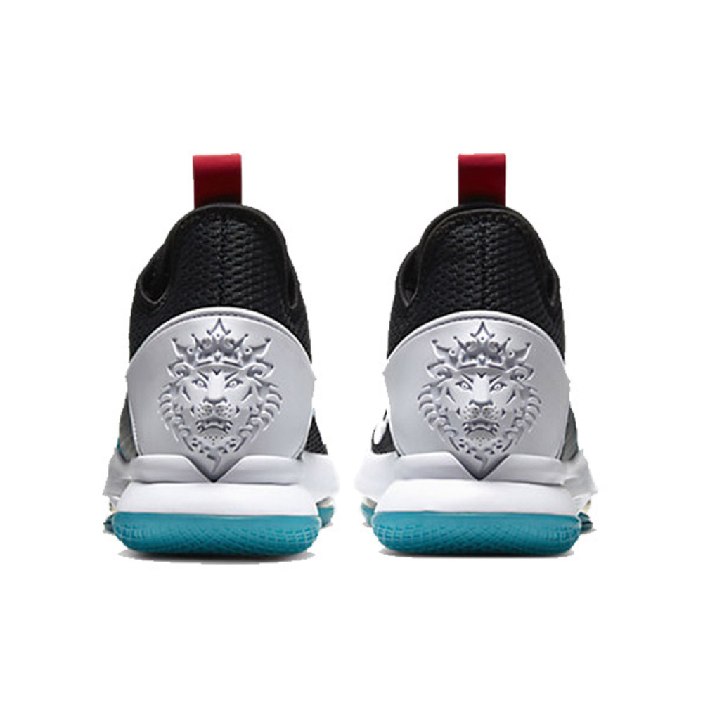 Nike Witness 4