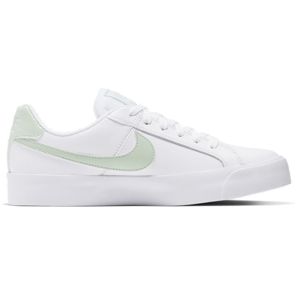 Nike Court Royale