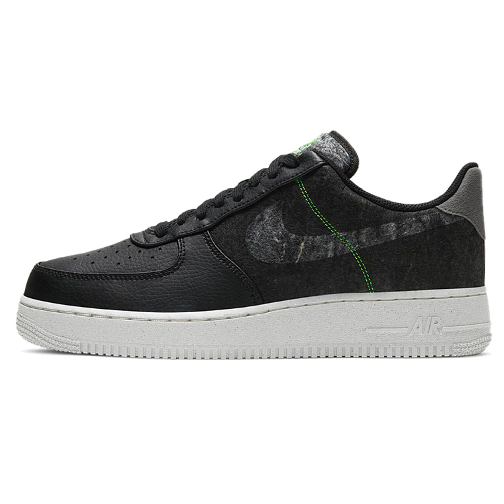 Nike Air Force 1 07 LV8