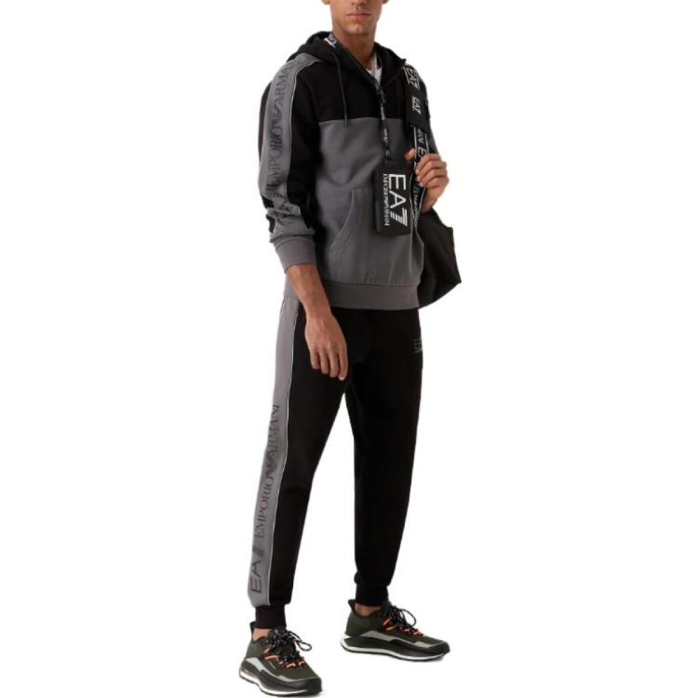 EMPORIO ARMANI FW23 Logo