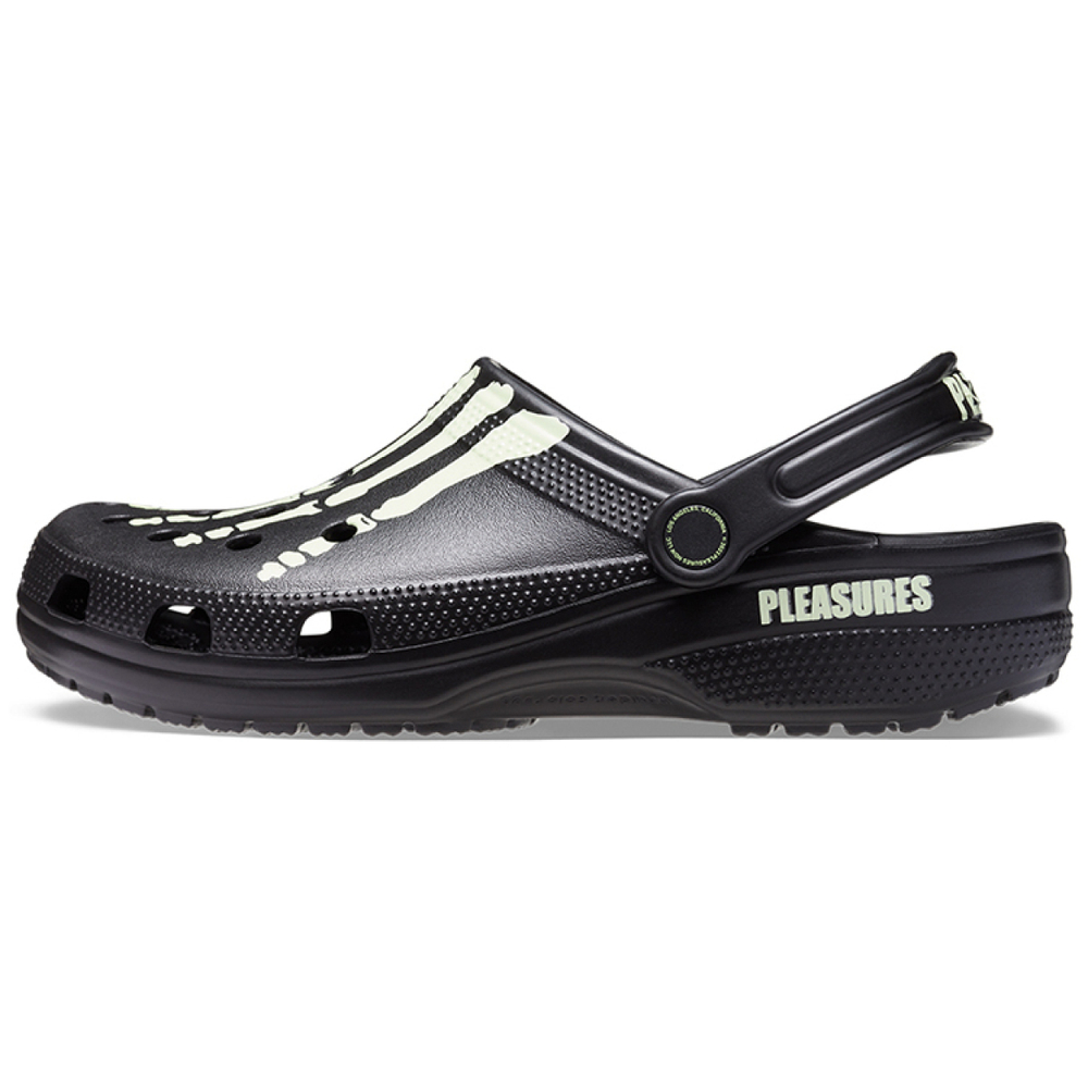PLEASURES x Crocs