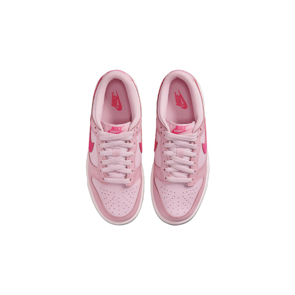 Nike Dunk Triple Pink