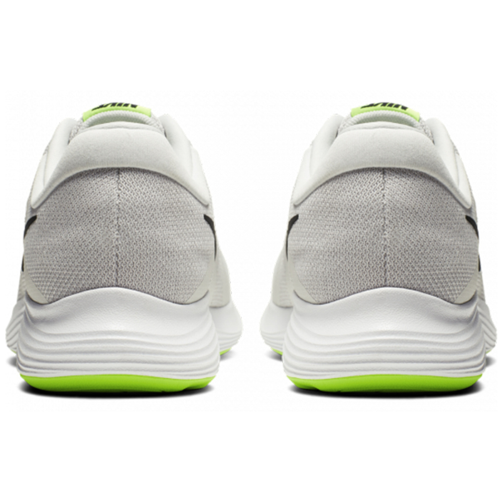 Nike REVOLUTION 4