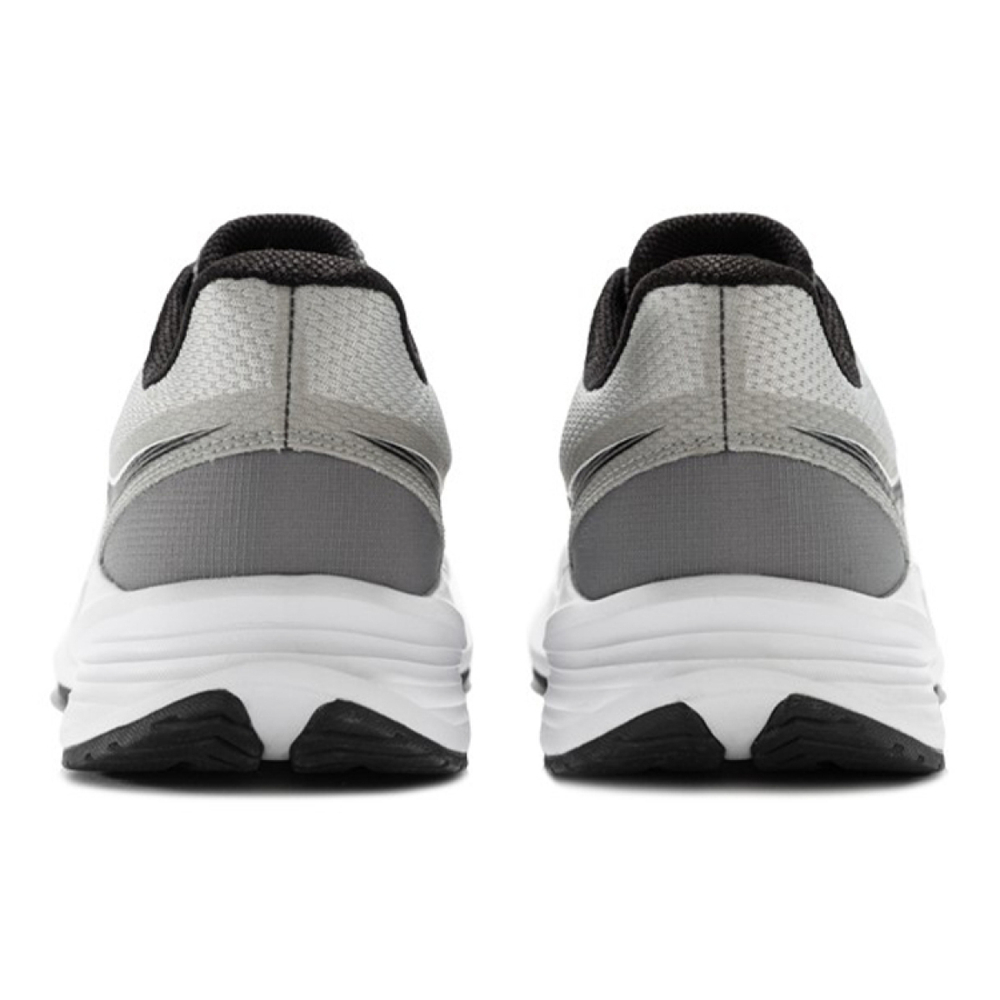 Saucony Striker 2