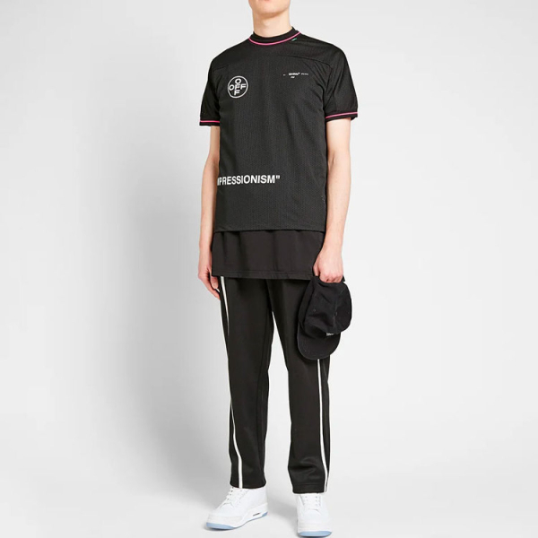 OFF-WHITE T