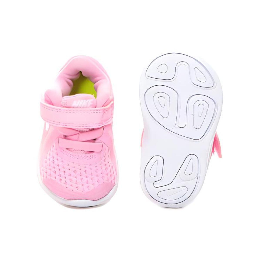 Nike REVOLUTION 4