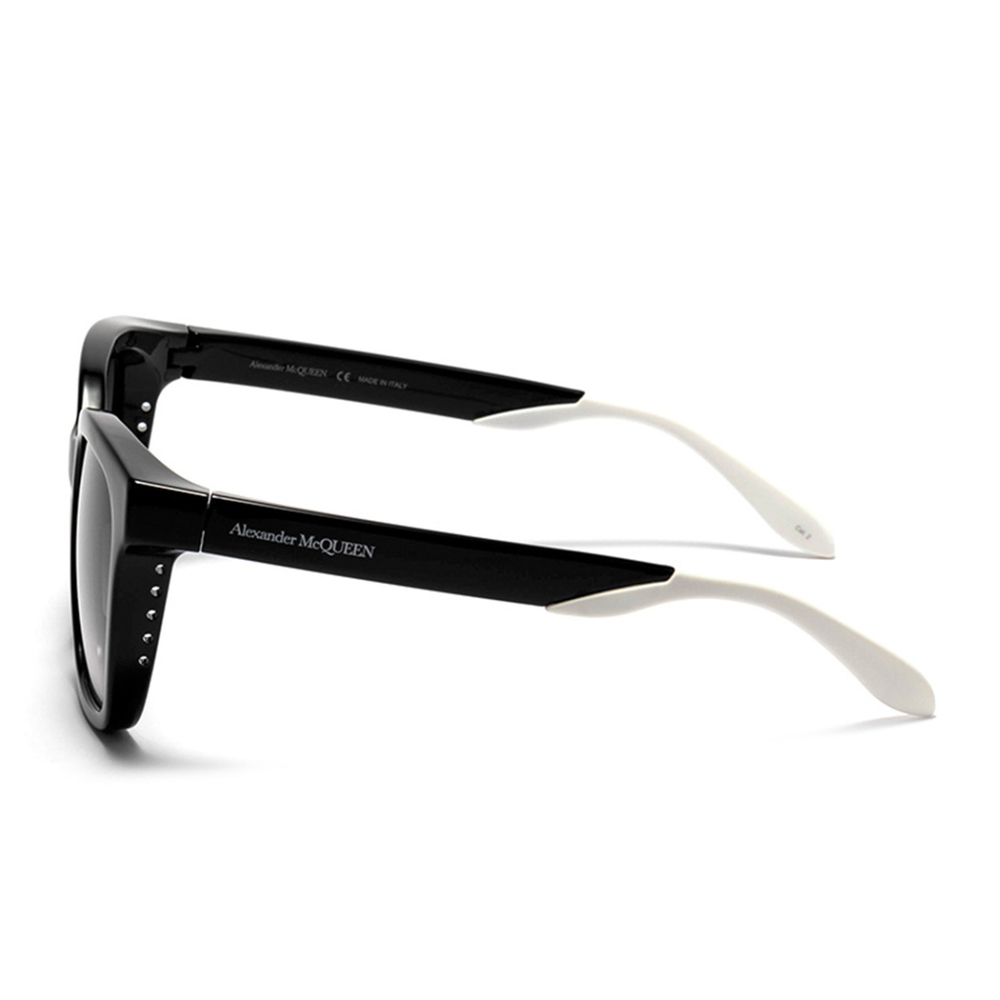 Alexander McQueen ·