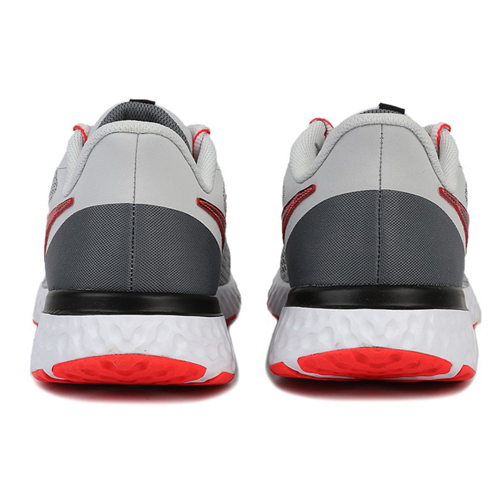 Nike REVOLUTION 5