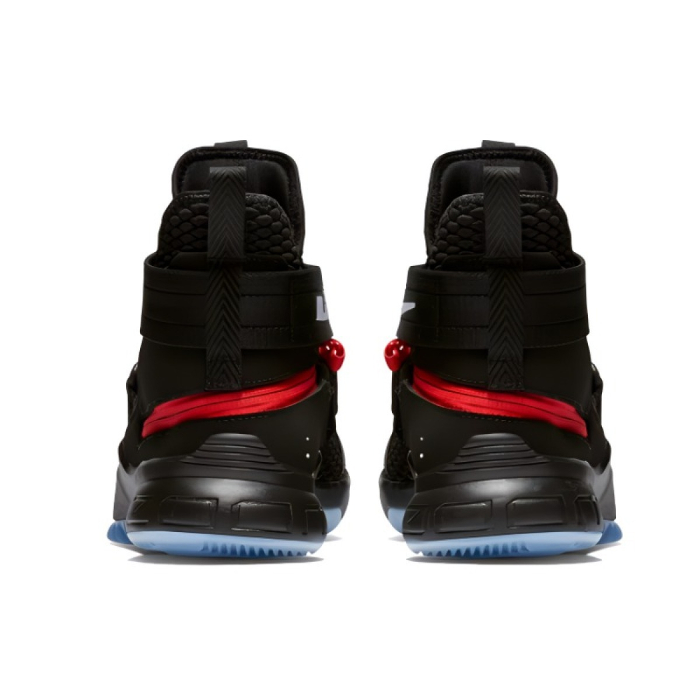 Nike zoom soldier 12