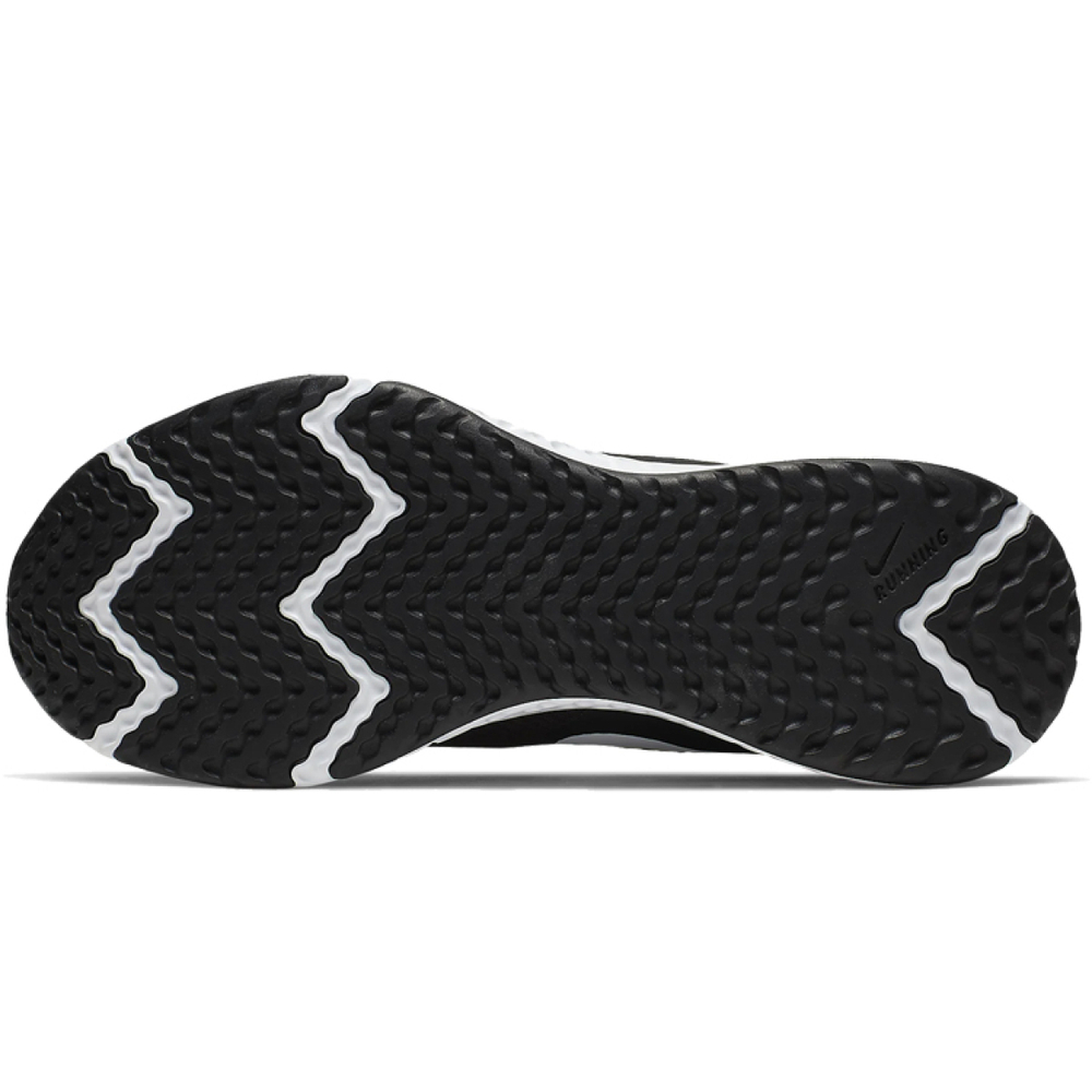 Nike REVOLUTION 5