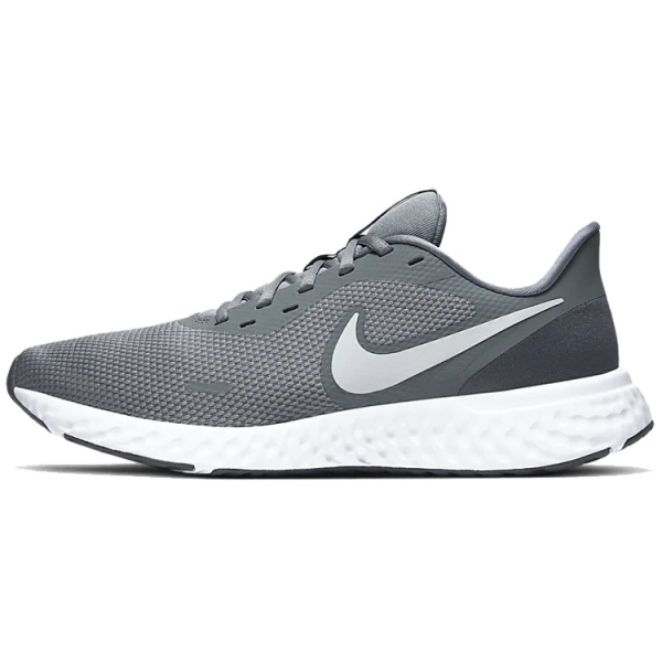 Nike REVOLUTION 5