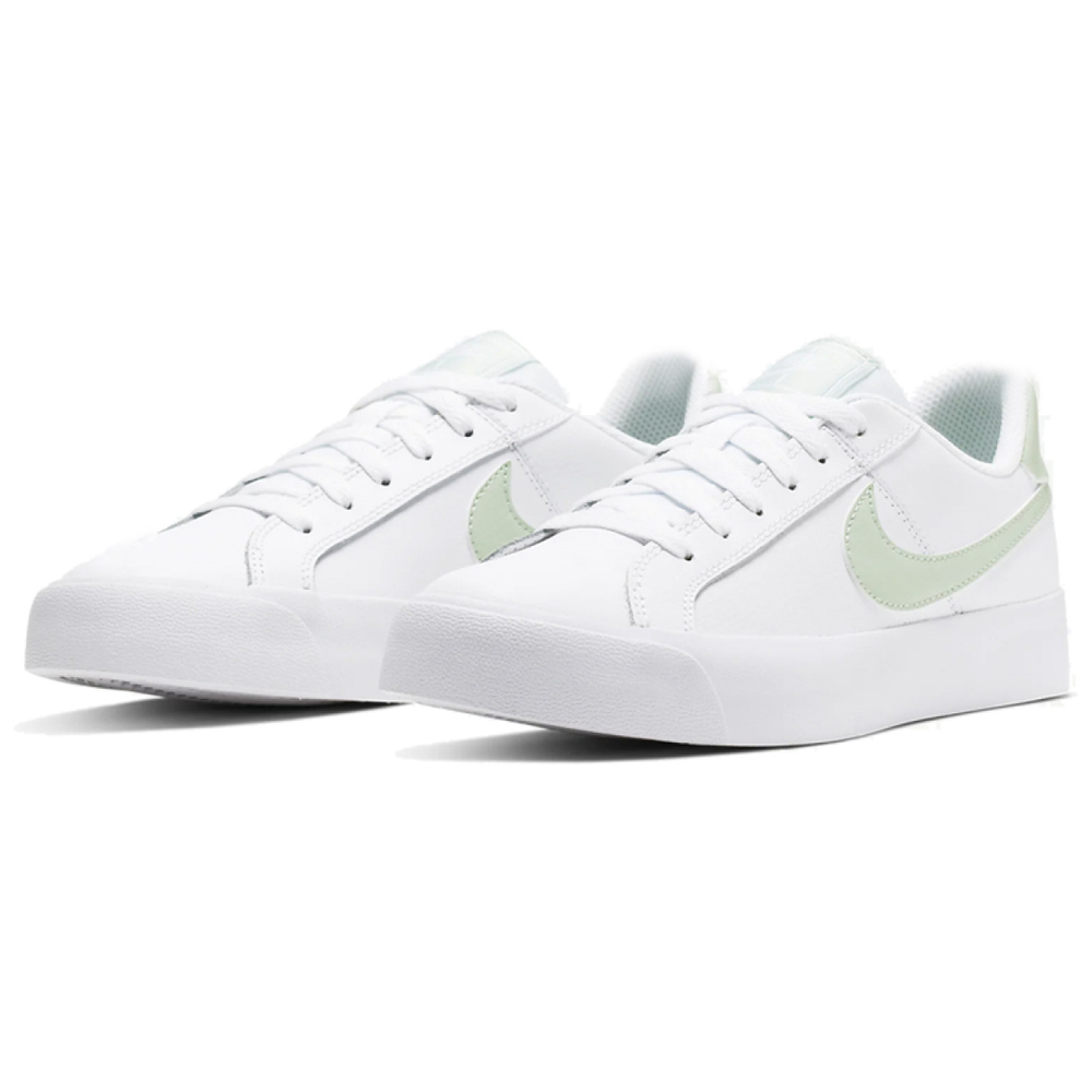 Nike Court Royale